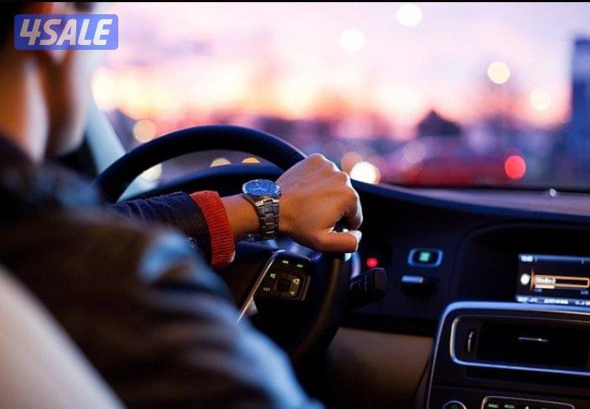 شاب لديه رخصه عامه يجيد العربيه و الانجليزيه ولديه خبره في شوارع الكو0