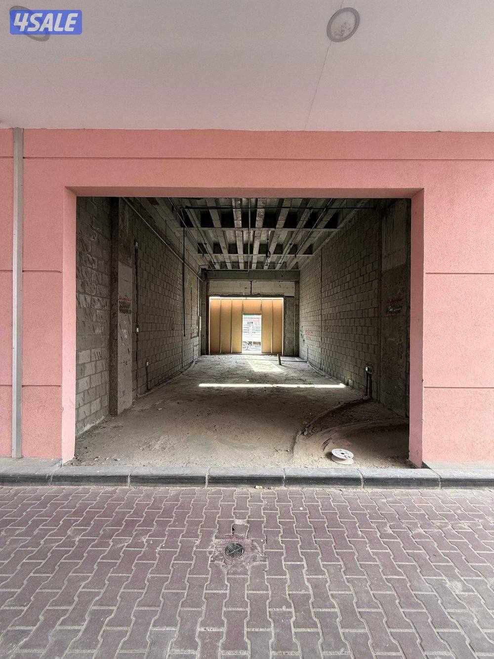 محل للايجار مباشرة على شارع حيوي في الشويخ الصناعية من المالك بدون خلو3