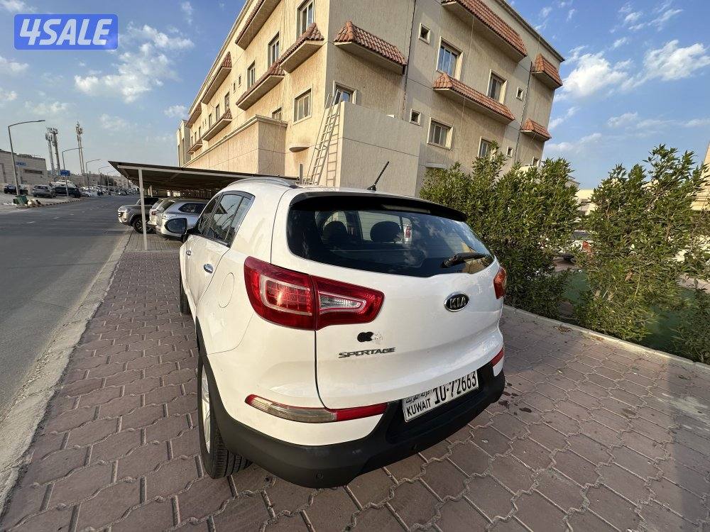 كيا سبورتاج كامل المواصفات 4*4 بانوراما  2400 cc موديل 2012 شرط الفحص0