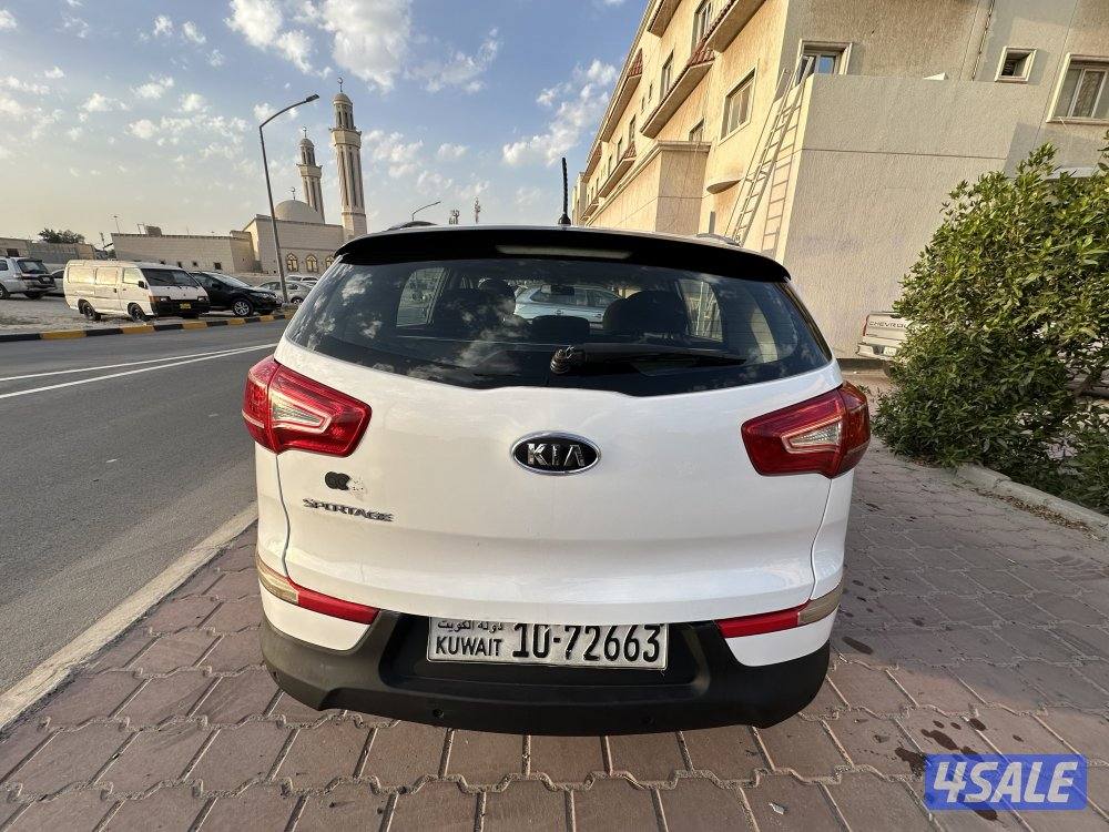 كيا سبورتاج كامل المواصفات 4*4 بانوراما  2400 cc موديل 2012 شرط الفحص4