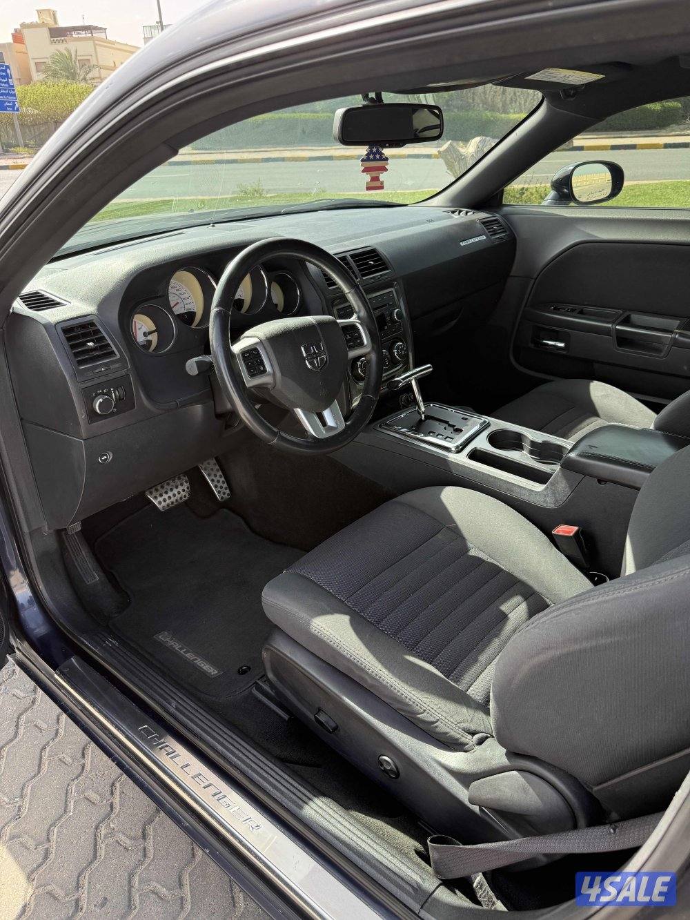 للبيع تشالنجر ٢٠١٢ سيرفس منتظم سته سلندر8