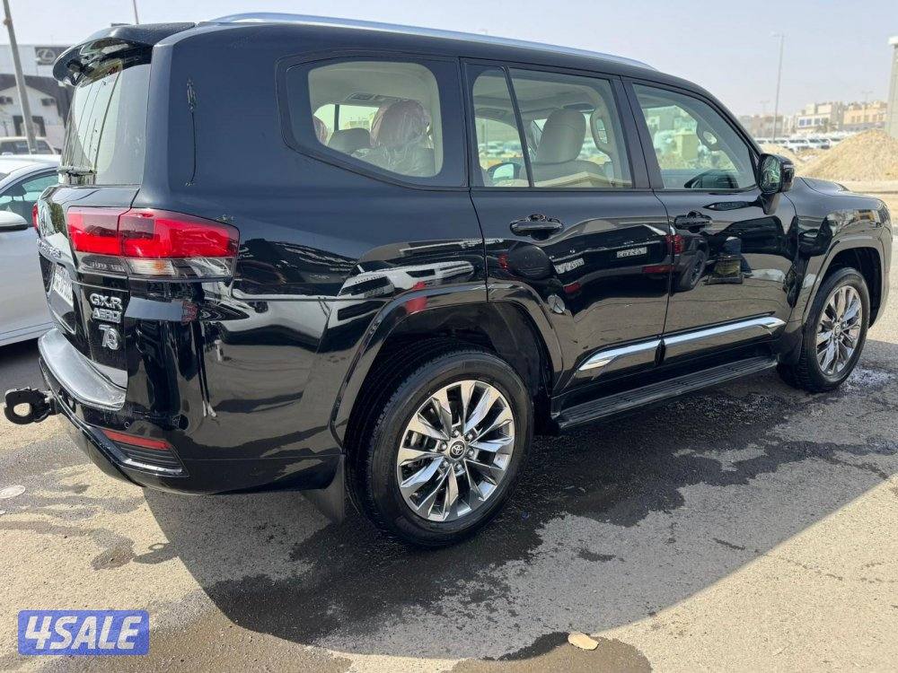 تويوتا لاند كروزر GX.R AERO-V6 موديل 2024 ماشى 65.000 k.m  وارد الساير3