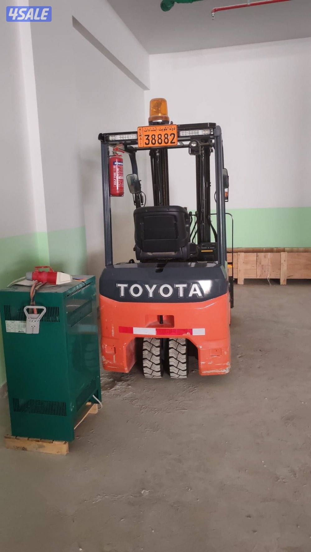 للبيع رافعه شوكية شبه جديده موديل 2020 ماشيه 190 ساعه فقط1