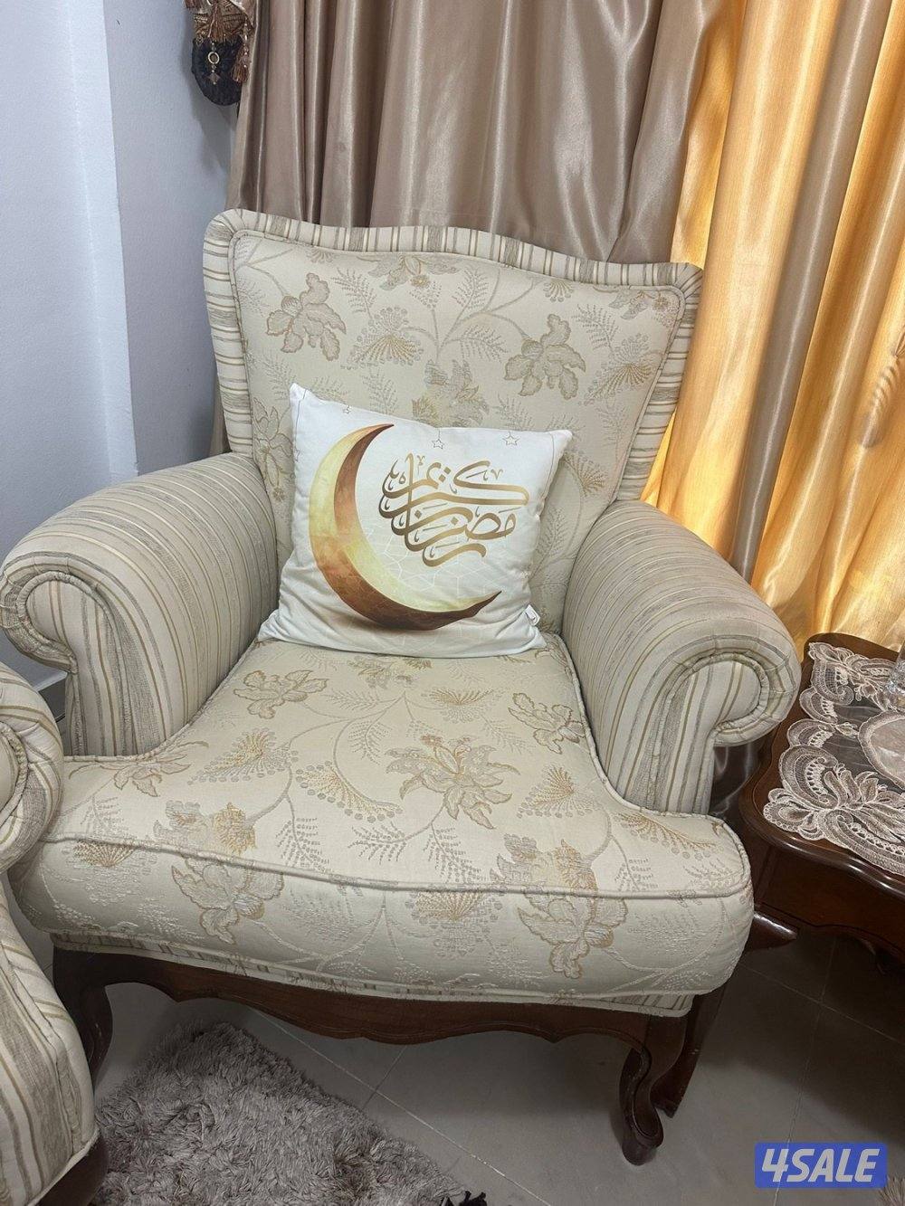 للبيع كنبات صالة جلوس3