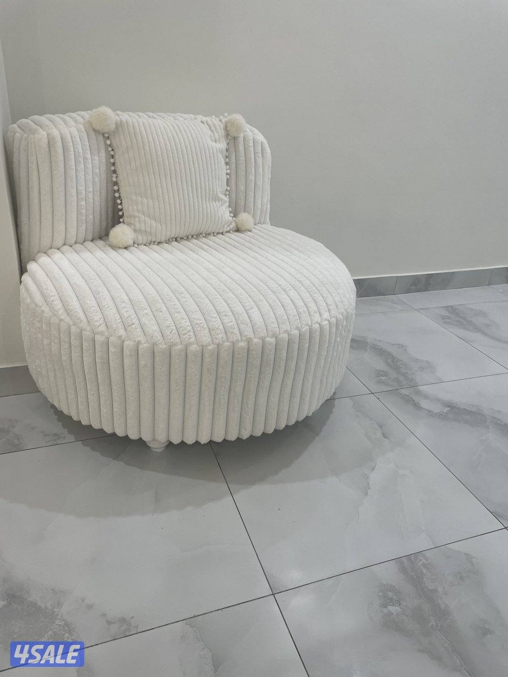 كنبه ومجموعة اغراض6