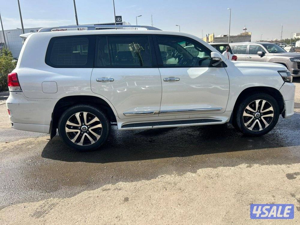 لاند كروزر GX.R-قراند تورينق .V8 موديل 2019 ماشى 271.000 k.m3