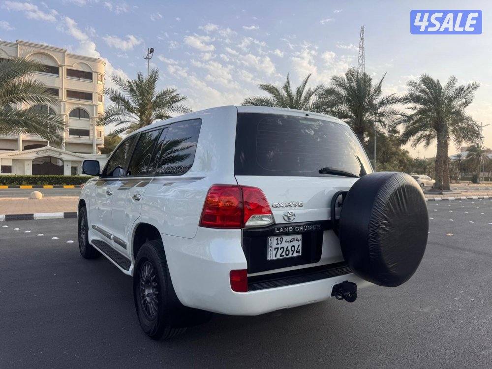 لاند كروز موديل 2015 GXR V6 بحاله ممتازه شرط الفحص5