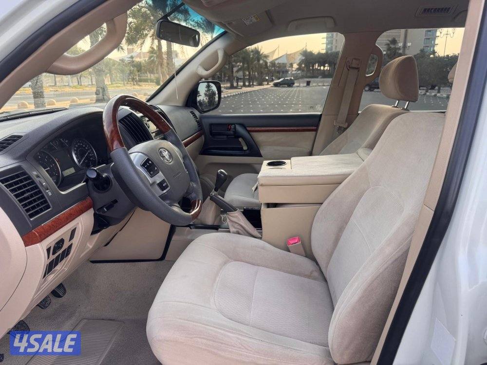 لاند كروز موديل 2015 GXR V6 بحاله ممتازه شرط الفحص7