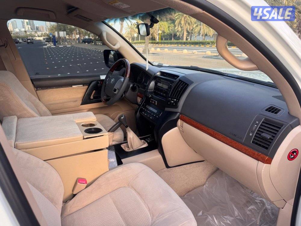 لاند كروز موديل 2015 GXR V6 بحاله ممتازه شرط الفحص9