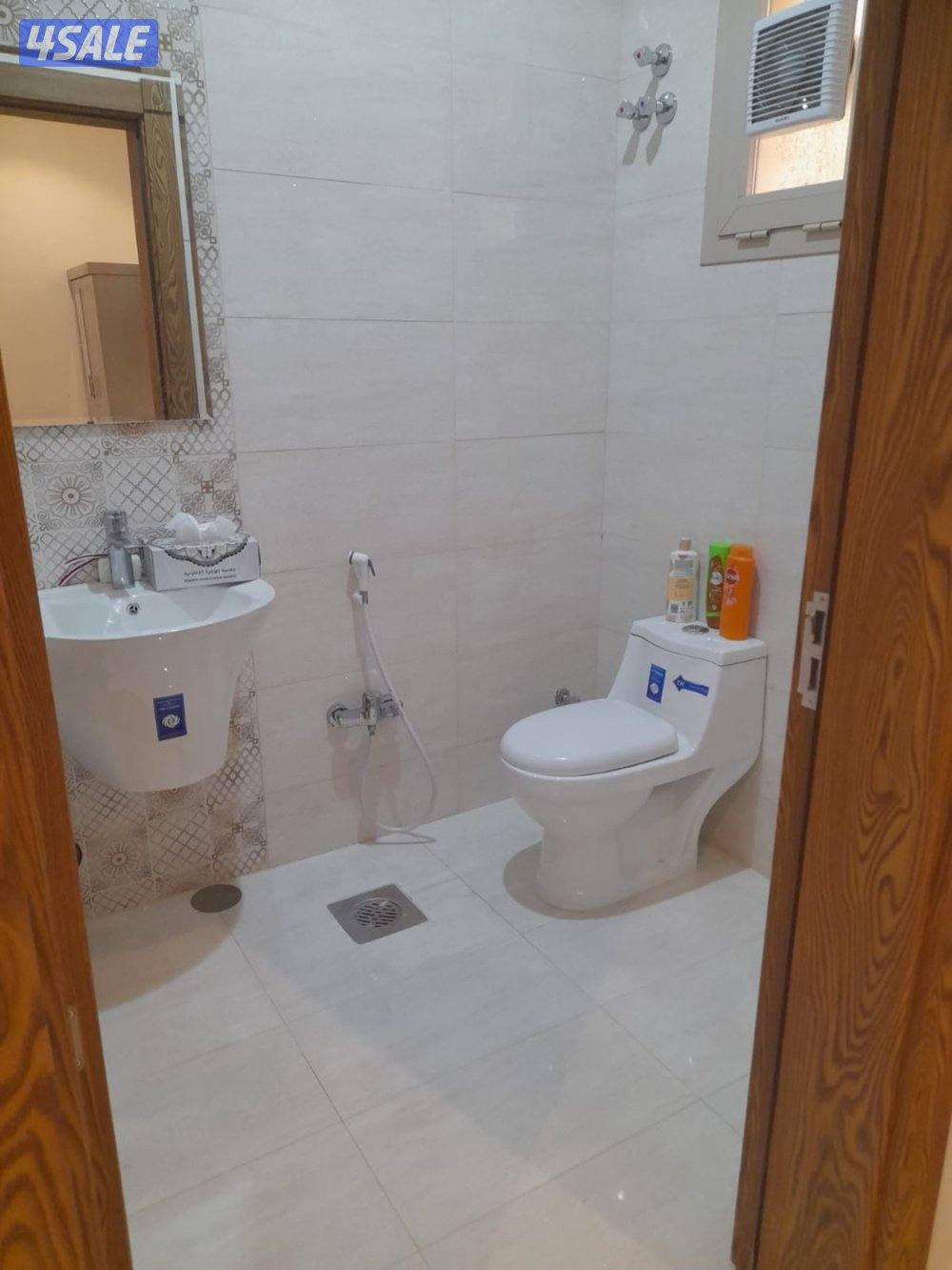 دور ارضي كامل جديدللإيجار ٣غرف ماستر+صالتين وحمام ضيوف غرفة عامل وحمام4