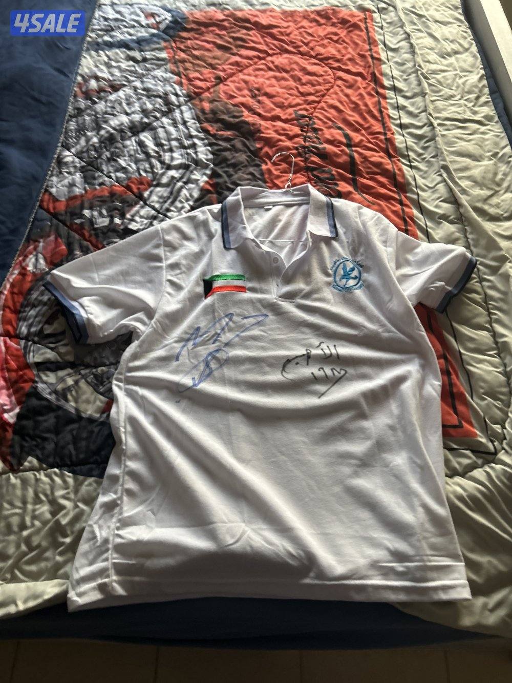 A t-shirt singed from Mohammad Daham and moath Al-Enzo0