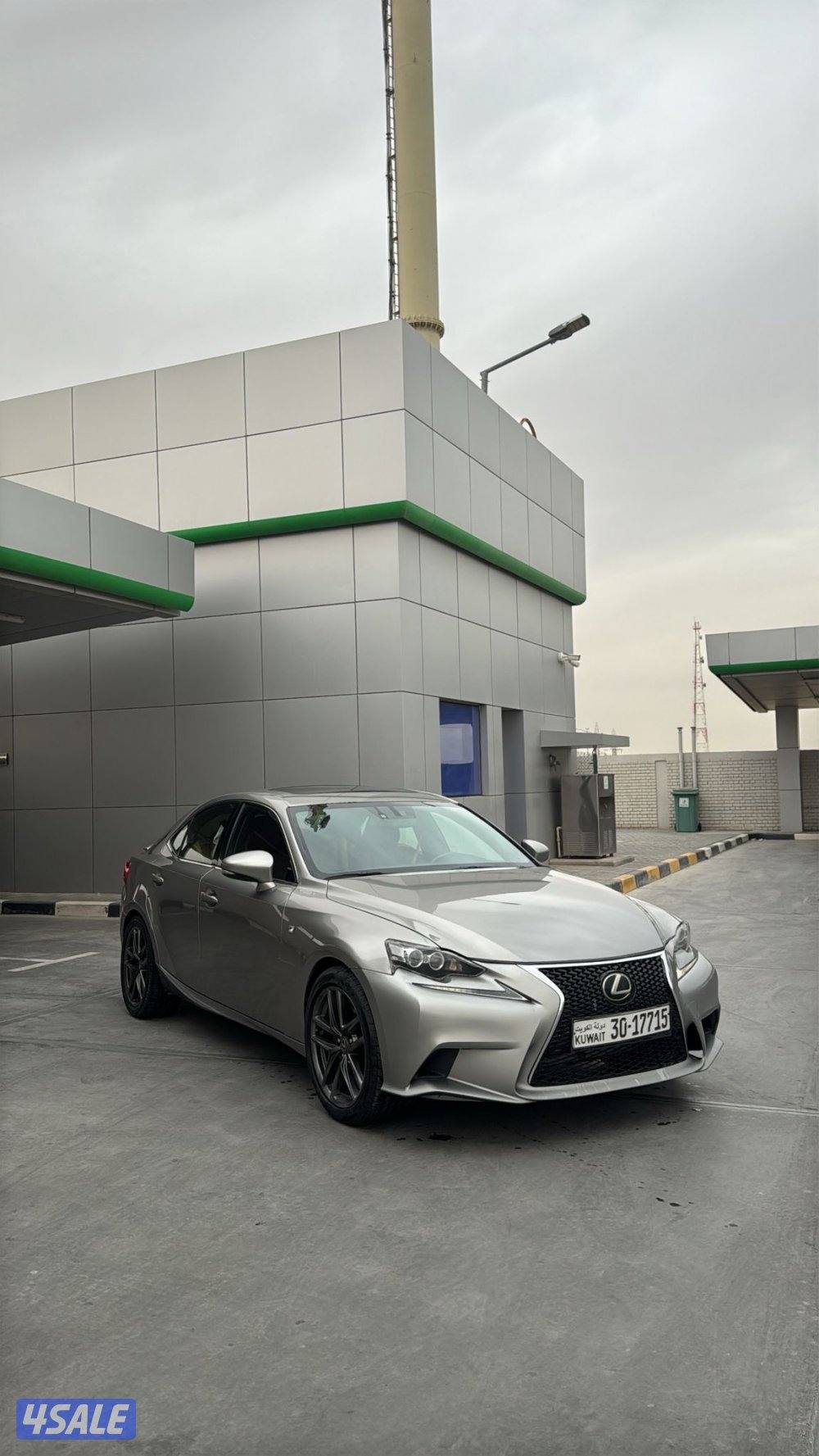 للبيع لكزز كامل المواصفات شرط الفحص ماشي ٣٠٠ السياره بحاله ممتازه داخل3