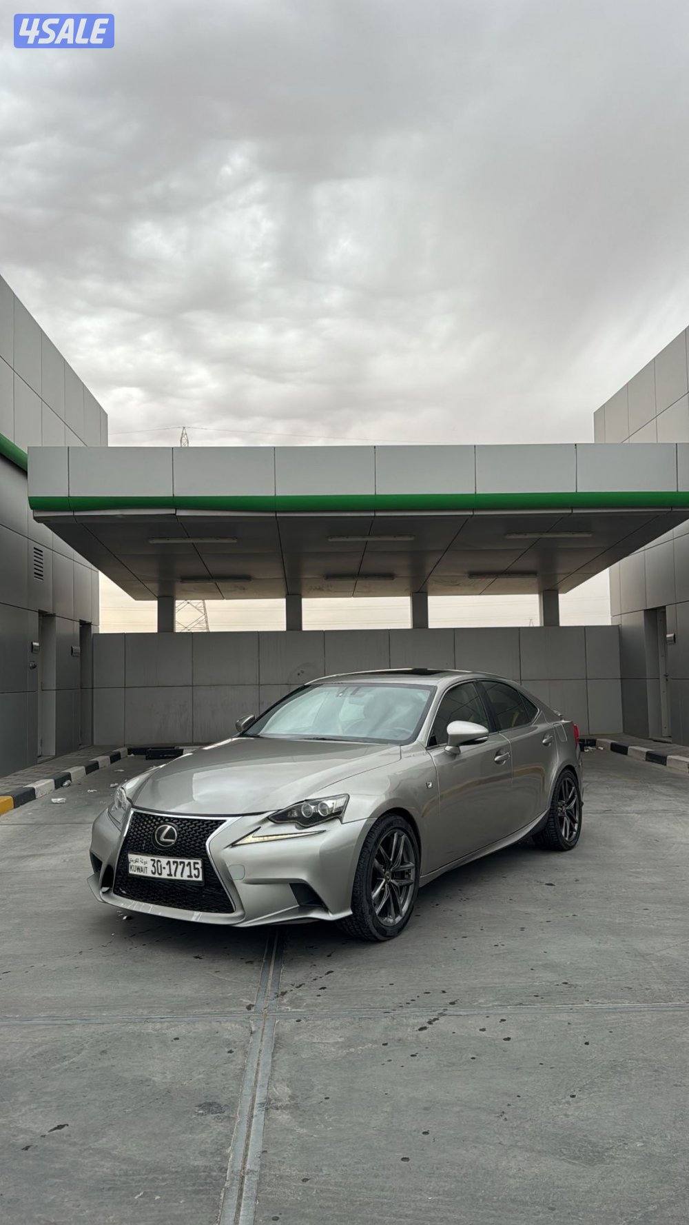 للبيع لكزز كامل المواصفات شرط الفحص ماشي ٣٠٠ السياره بحاله ممتازه داخل4