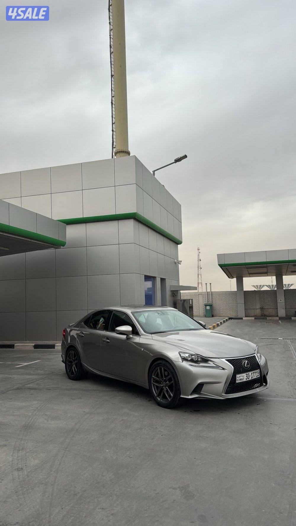 للبيع لكزز كامل المواصفات شرط الفحص ماشي ٣٠٠ السياره بحاله ممتازه داخل5