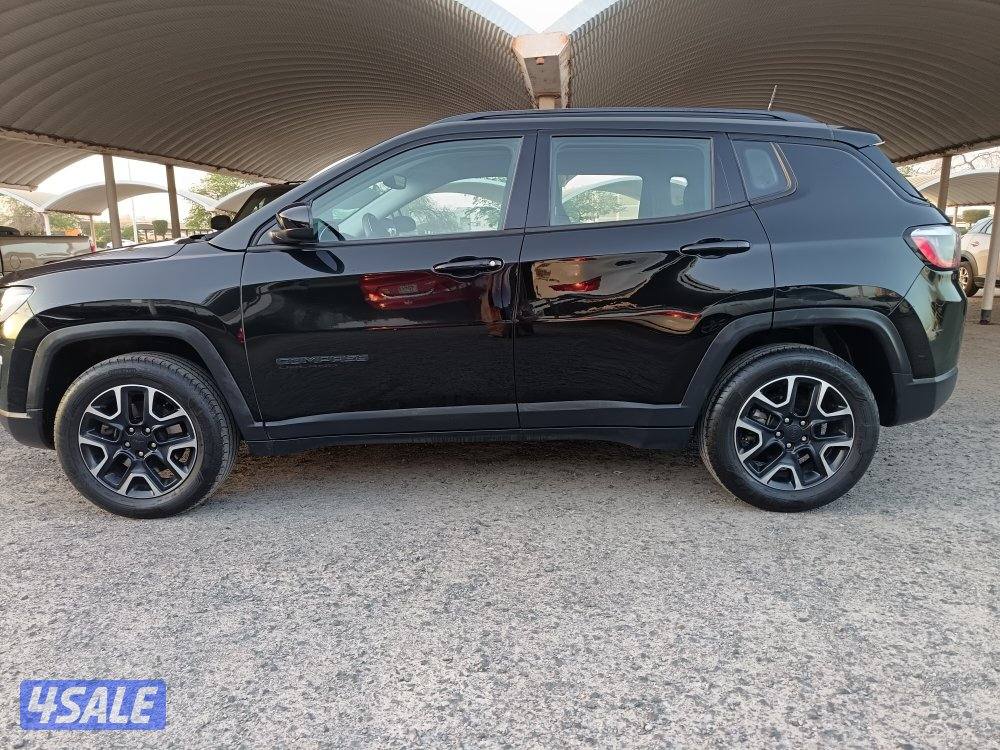 جيب كومباس 2019 بهبهاني دبل بصمه فتحه كامره بحاله ممتازه عداد/ 800000