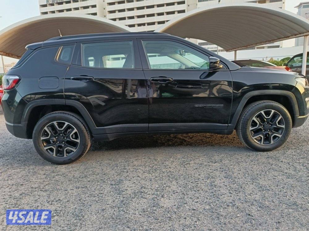 جيب كومباس 2019 بهبهاني دبل بصمه فتحه كامره بحاله ممتازه عداد/ 800001