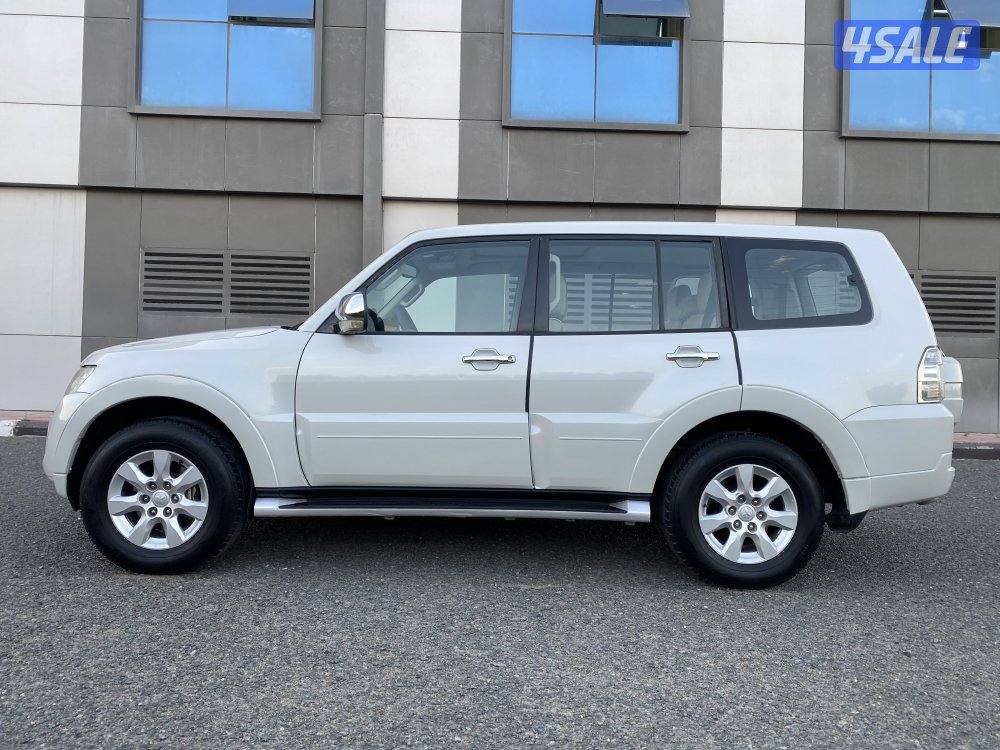 للبيع جيب باجيرو موديل 2012 كأمل الموصفات0