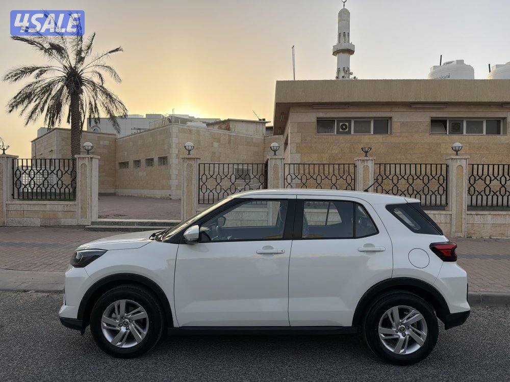 تويوتا ريز موديل 2024 تحت الكفالة عداد 12،000 كم سيرفس مجاني1