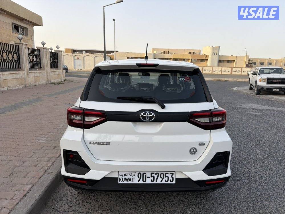 تويوتا ريز موديل 2024 تحت الكفالة عداد 12،000 كم سيرفس مجاني3