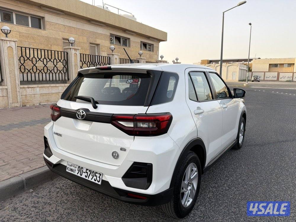 تويوتا ريز موديل 2024 تحت الكفالة عداد 12،000 كم سيرفس مجاني4