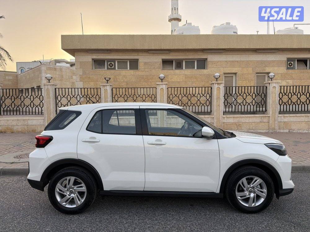 تويوتا ريز موديل 2024 تحت الكفالة عداد 12،000 كم سيرفس مجاني5