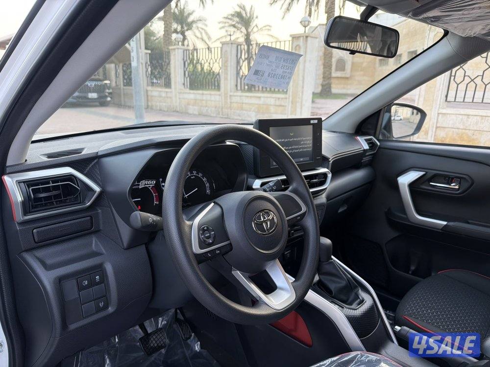 تويوتا ريز موديل 2024 تحت الكفالة عداد 12،000 كم سيرفس مجاني11