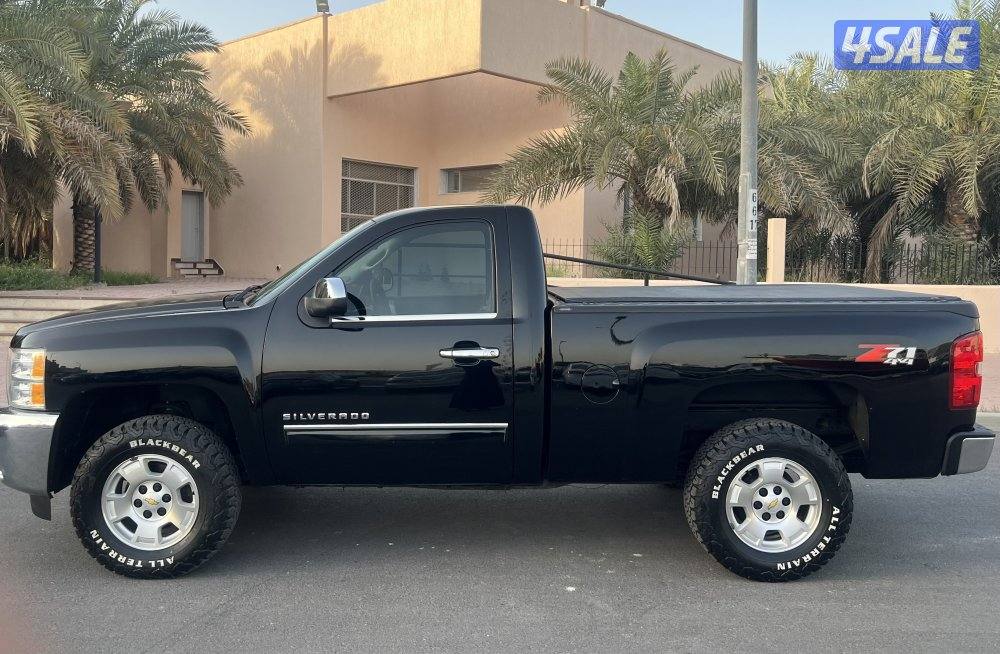 سلفرادوZ71 دبل جير موديل2011 عداد 217 صبغ الوكاله عدا قطعتين  شرط فحص1