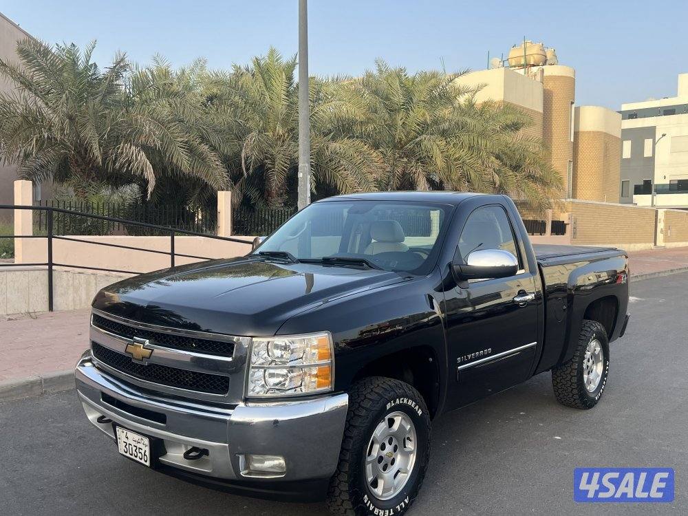 سلفرادوZ71 دبل جير موديل2011 عداد 217 صبغ الوكاله عدا قطعتين  شرط فحص0