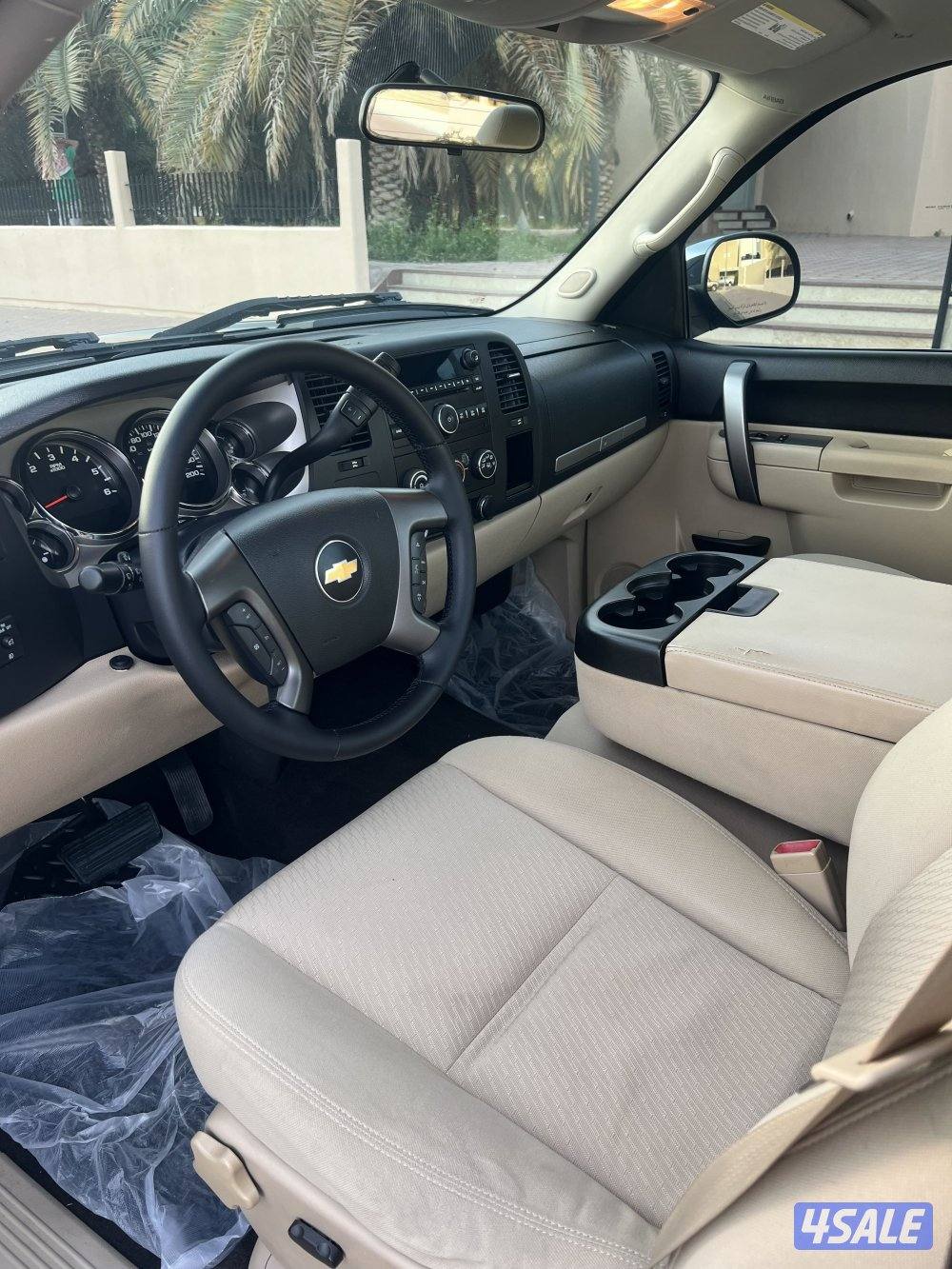 سلفرادوZ71 دبل جير موديل2011 عداد 217 صبغ الوكاله عدا قطعتين  شرط فحص3