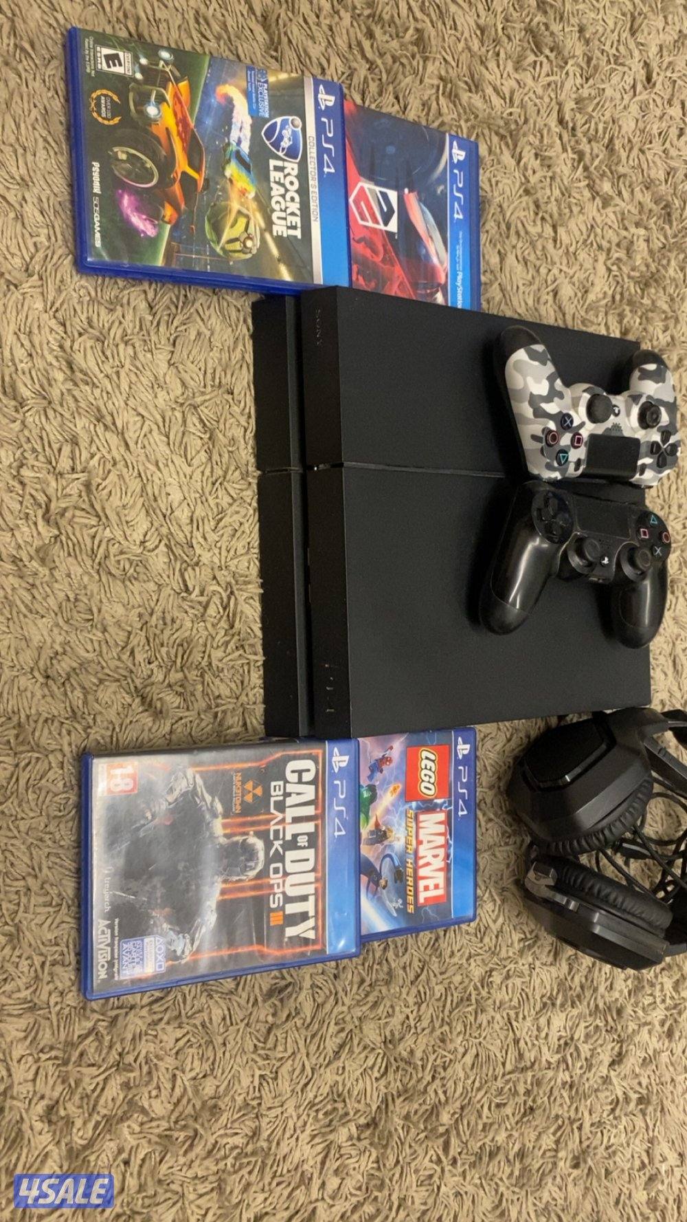 بليستيشن ٤ مع ٤ سيديات و يدتين مع سماعه بدون مايك0