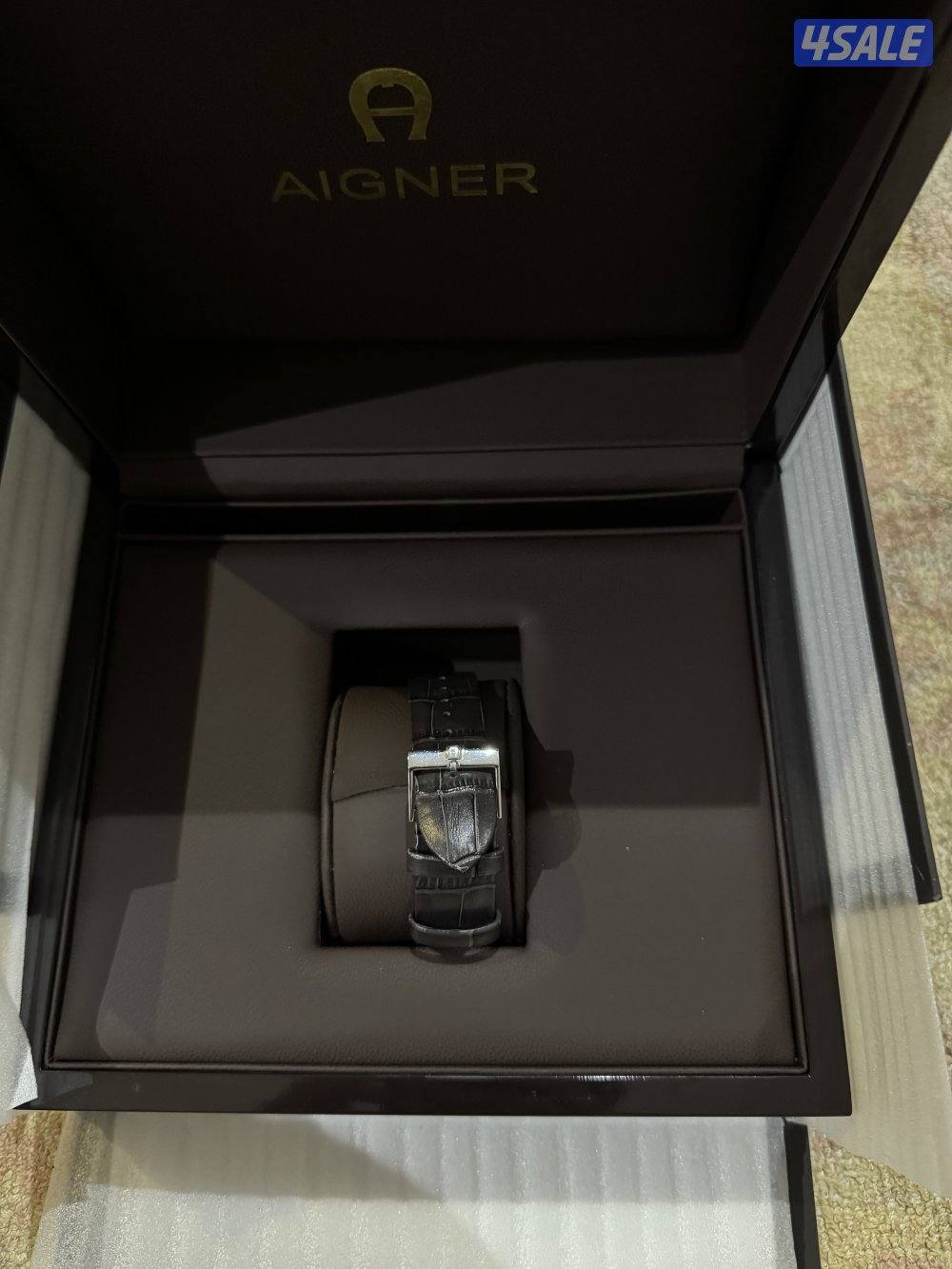 ساعه اقنر تورسيلو ضد الماي لعمق 50 m الساعه استعمال شهر فقط شبه وكاله3