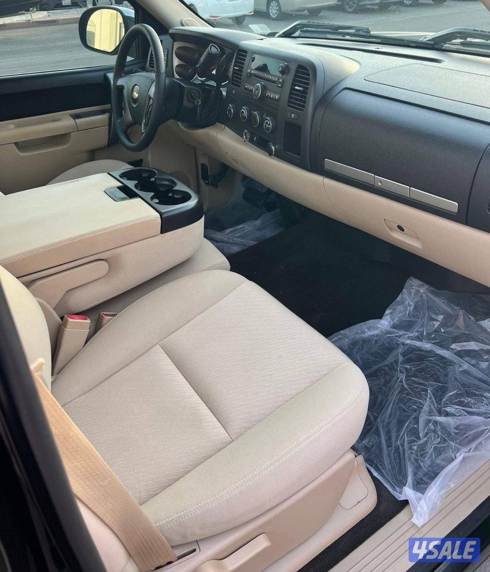 سلفرادوZ71 دبل جير موديل2011 عداد 217 صبغ الوكاله عدا قطعتين  شرط فحص5