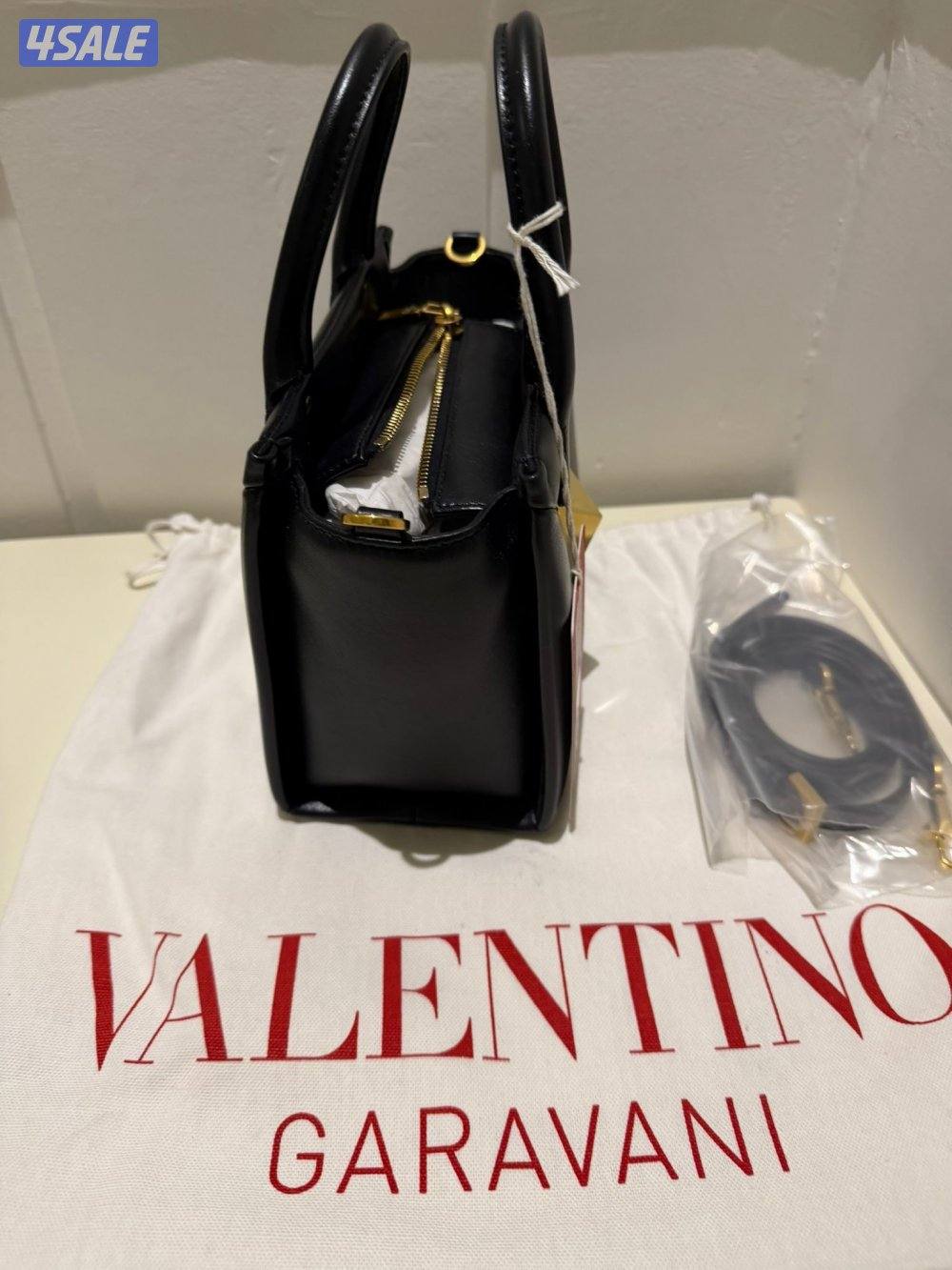 للبيع جنطة من فالنتينو اصلية1