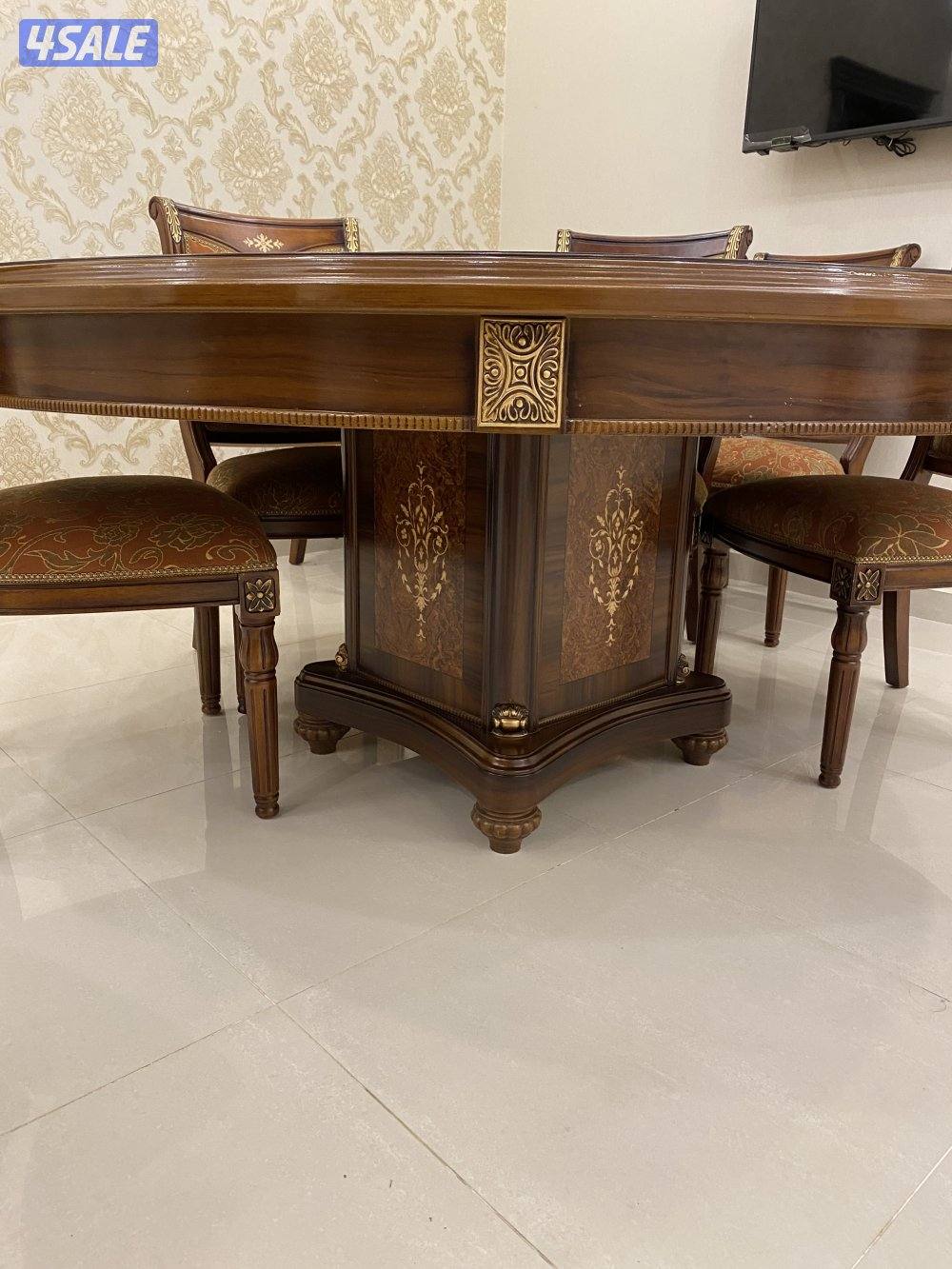 طاولة طعام السعر قابل للتنزيل2