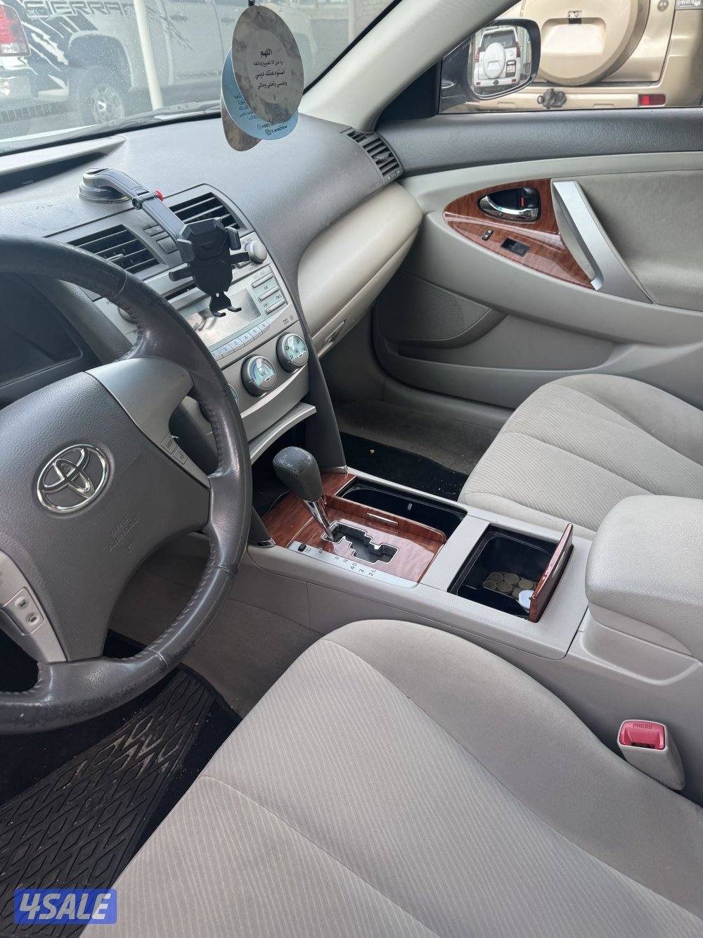 للبيع تيوتا كامري اللون أزرق فاتح بحاله ممتازه كامل المواصفاتج0