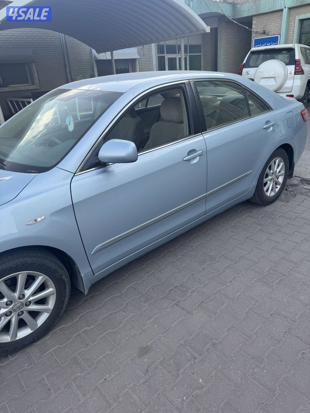 للبيع تيوتا كامري اللون أزرق فاتح بحاله ممتازه كامل المواصفاتج1