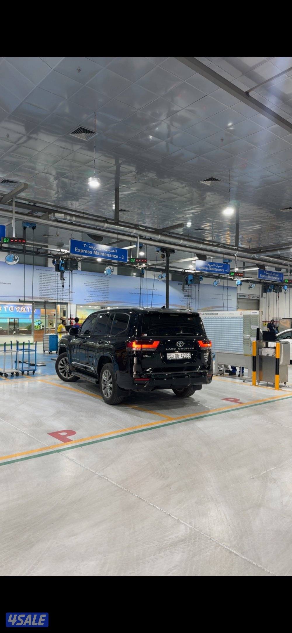 للبيع لاند ايرو ٢٠٢٤ توين تيربو اللون اسود0