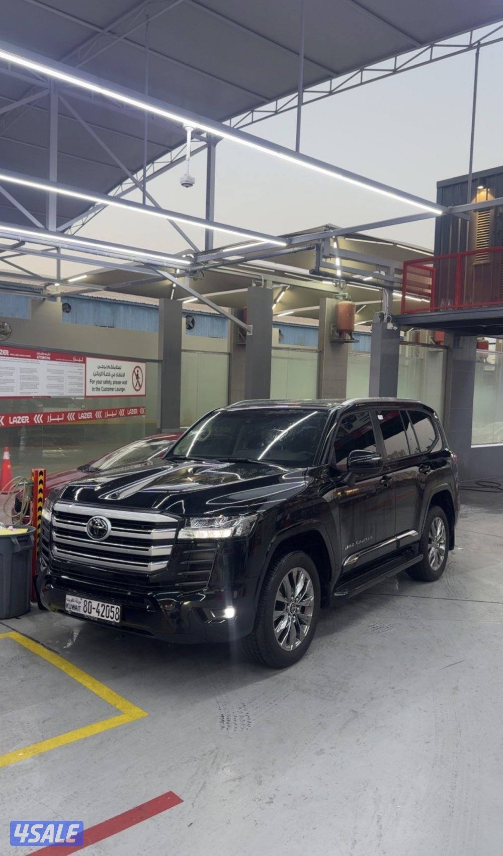 للبيع لاند ايرو ٢٠٢٤ توين تيربو اللون اسود2