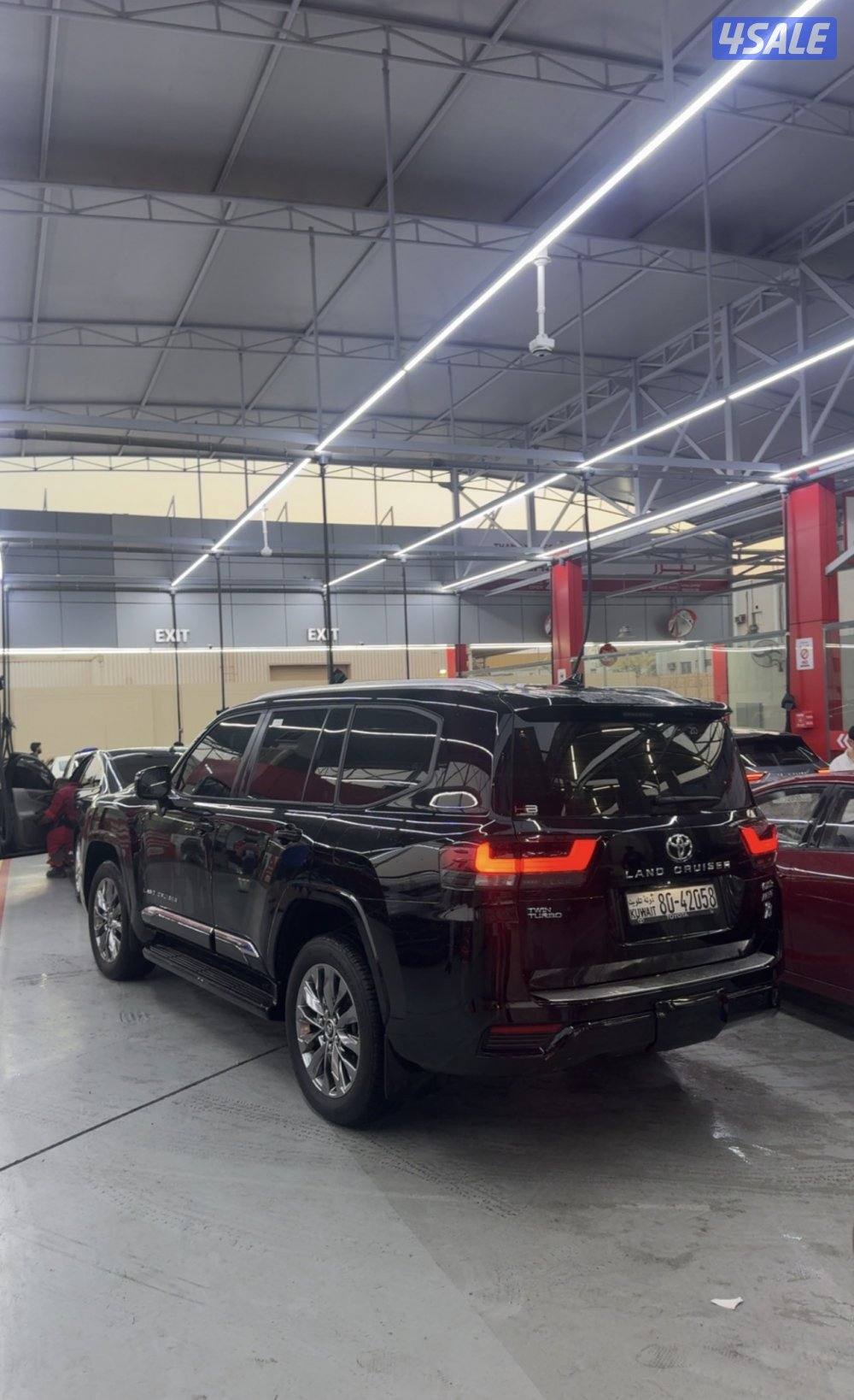 للبيع لاند ايرو ٢٠٢٤ توين تيربو اللون اسود3