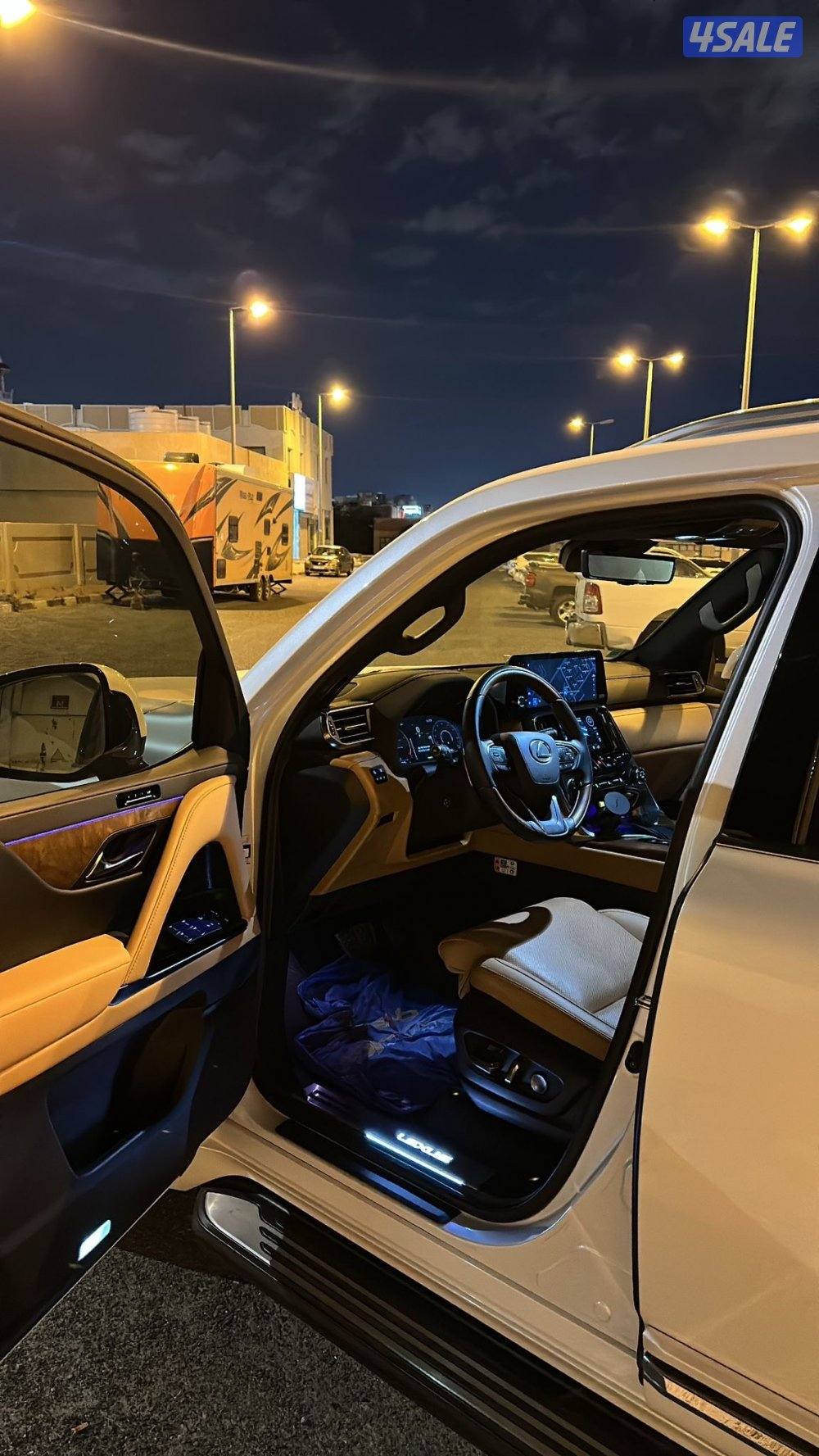 للبيع جيب لكزسLX600 موديل ٢٠٢٥1