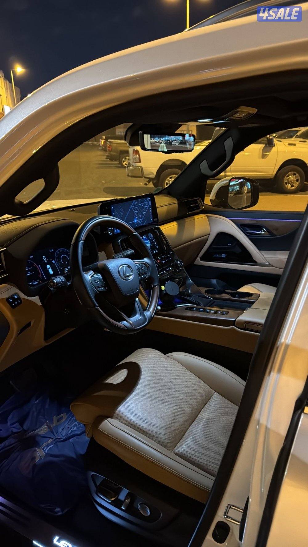 للبيع جيب لكزسLX600 موديل ٢٠٢٥4