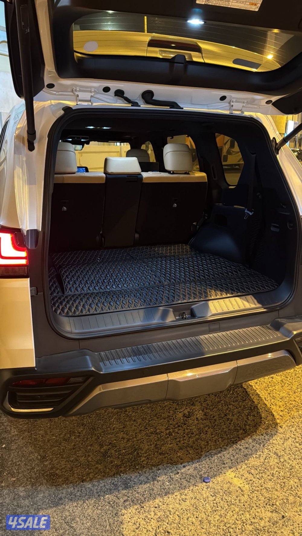 للبيع جيب لكزسLX600 موديل ٢٠٢٥5