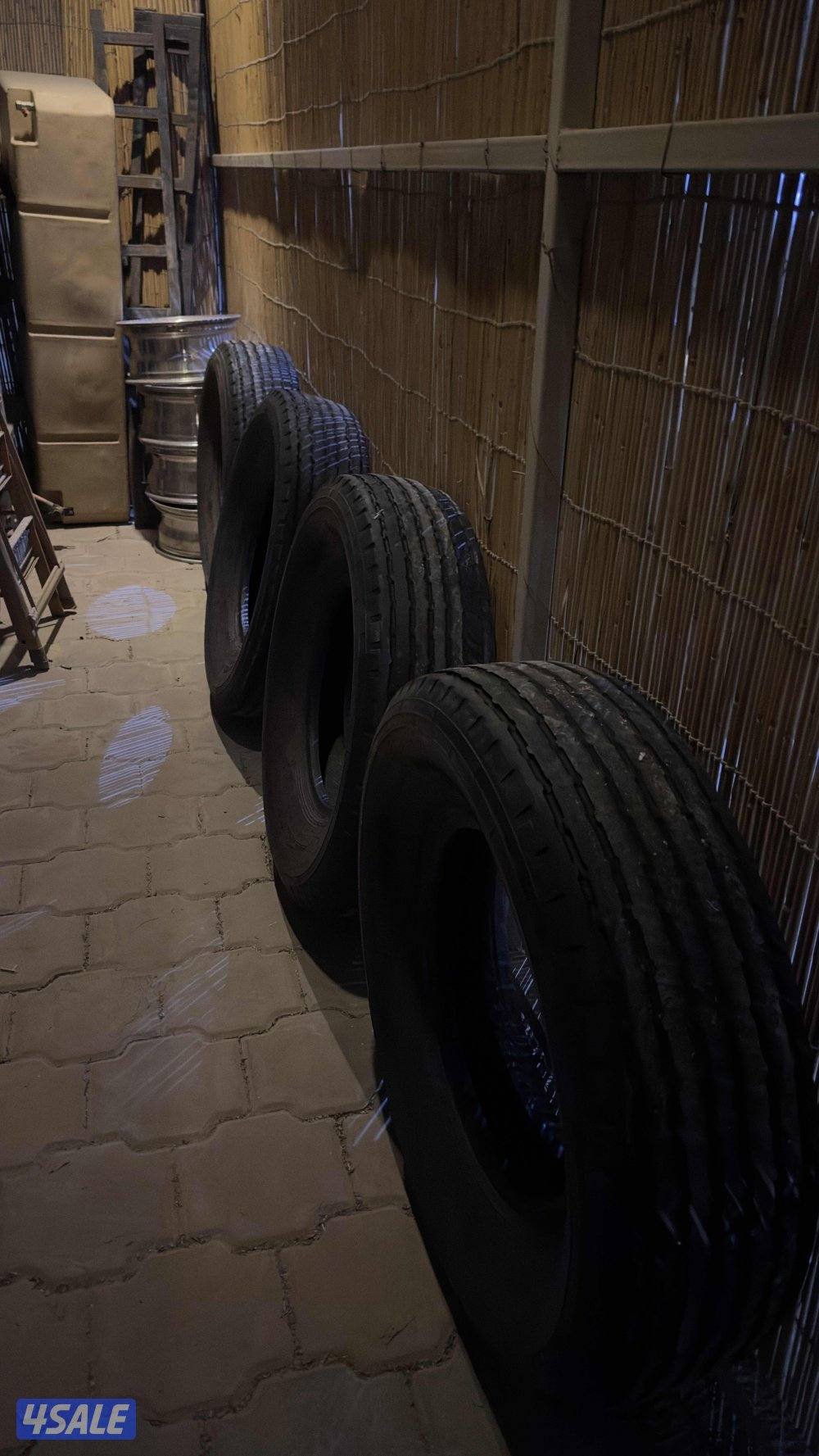 للبيع 4 بوالين 900 حجم 17 انظاف جداً نقشه كامله0