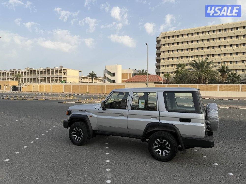 لاند كروزر نص 2026 اصفار2