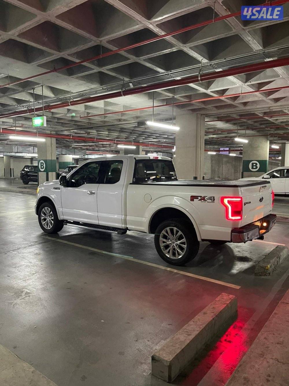 للبيع وانيت فورد لاريت (f-150) مخزن فل اوبشن اللون صدفي صبغ وكاله6