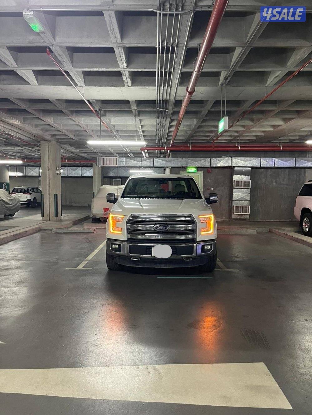 للبيع وانيت فورد لاريت (f-150) مخزن فل اوبشن اللون صدفي صبغ وكاله7