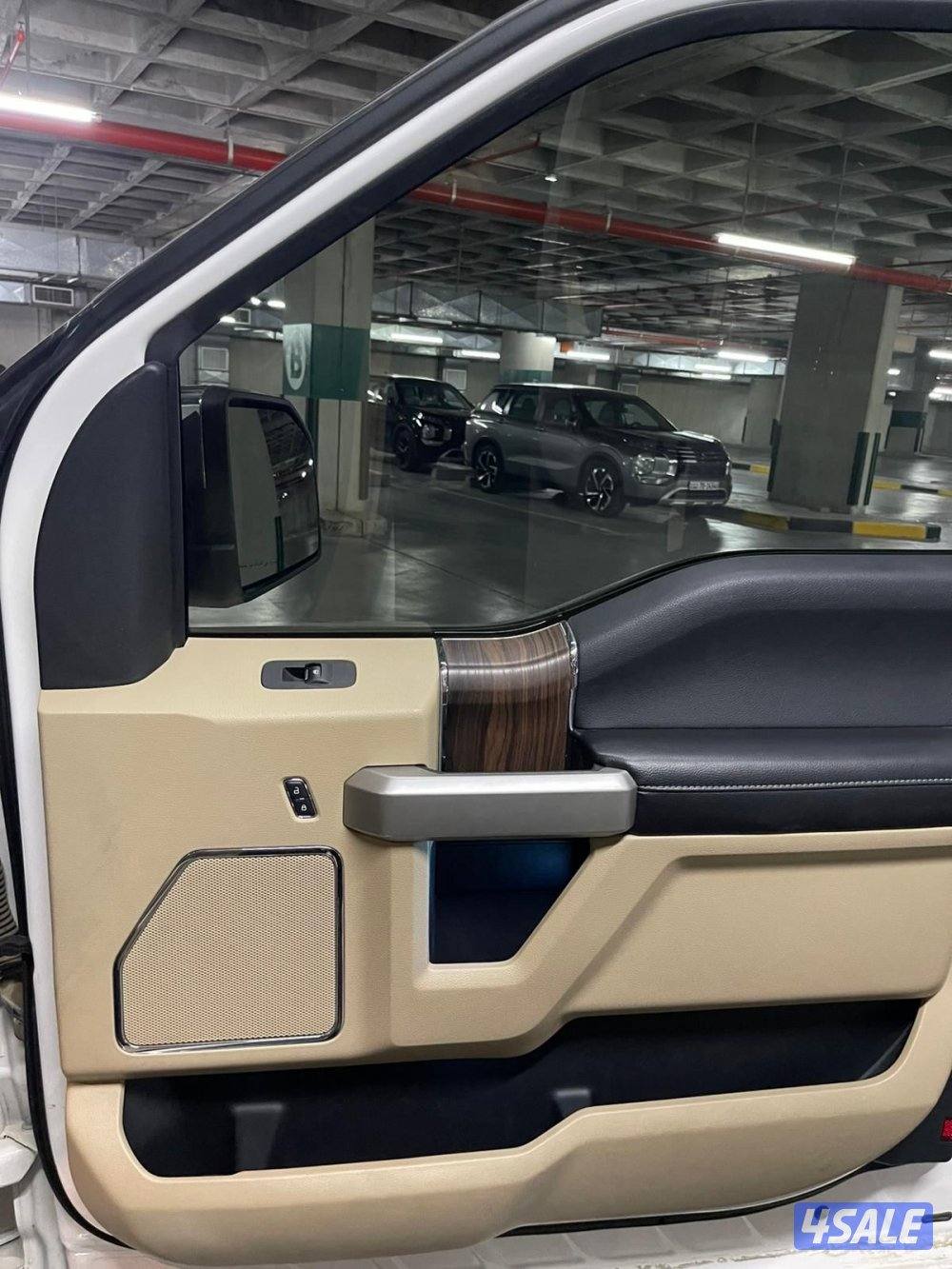 للبيع وانيت فورد لاريت (f-150) مخزن فل اوبشن اللون صدفي صبغ وكاله12