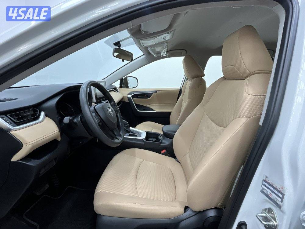TOYOTA RAV401 4X2 STANDARD OPTION4
