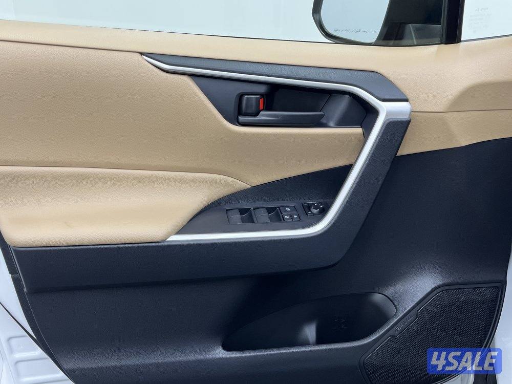 TOYOTA RAV401 4X2 STANDARD OPTION10