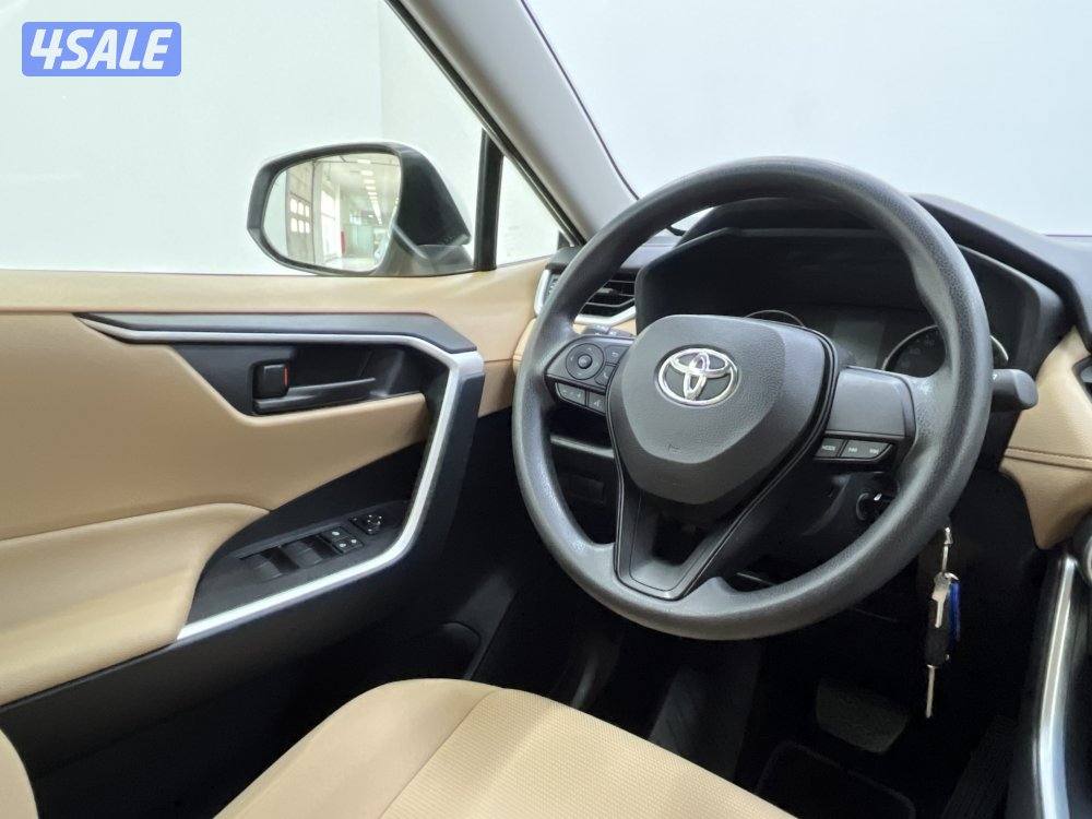 TOYOTA RAV401 4X2 STANDARD OPTION12